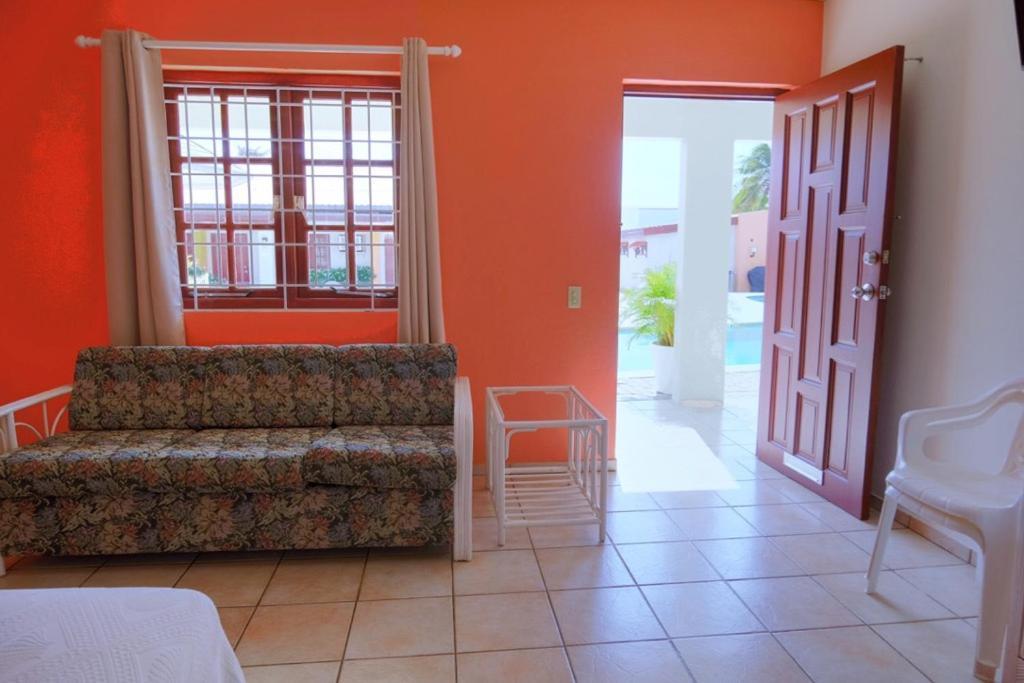 Aruba Quality Apartments & Suites Palm Beach Esterno foto